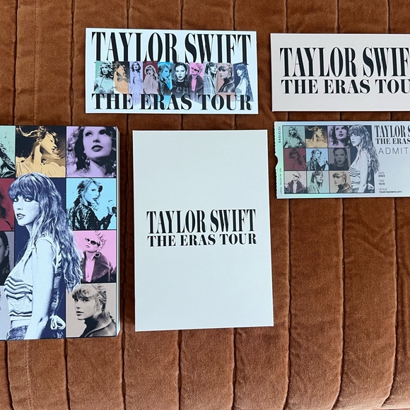 The Eras Tour VIP box bundle - INCOMPLETE - Picture 4 of 7